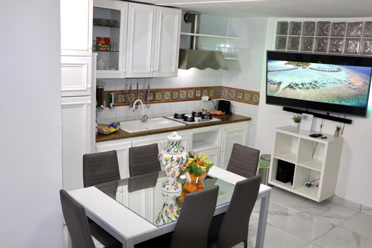 House Relax Apartment Centro Di Napoli Eksteriør billede