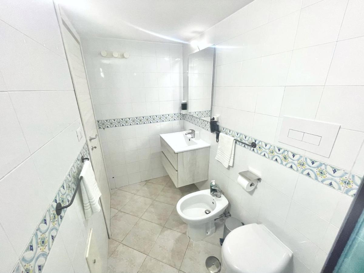 House Relax Apartment Centro Di Napoli Eksteriør billede